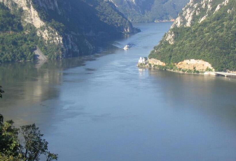 مُتل Atrijum Apartments And Rooms