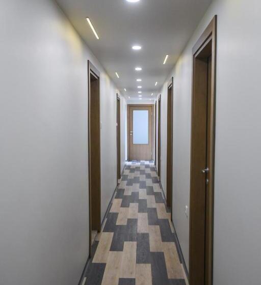 مُتل Atrijum Apartments And Rooms