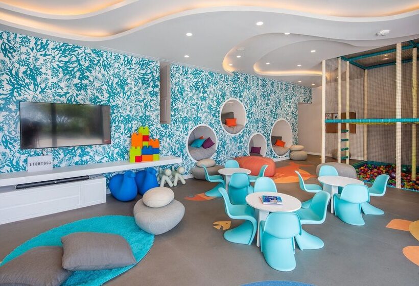 منتجع The Club At Solaz Luxury Villas