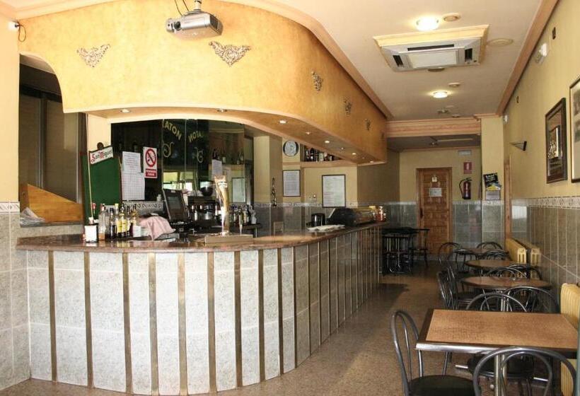 旅馆 Hostal Restaurante Raton