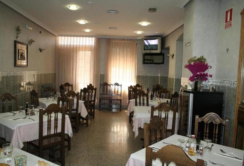 旅馆 Hostal Restaurante Raton