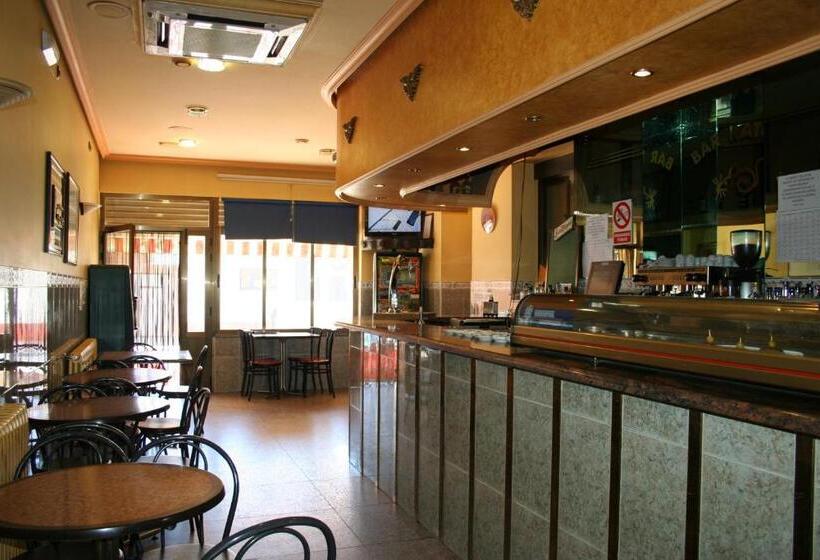 旅馆 Hostal Restaurante Raton