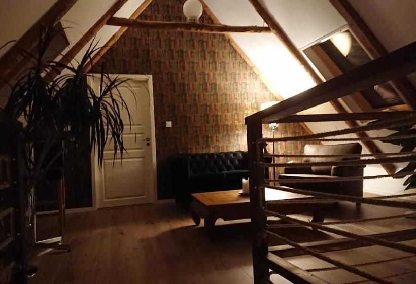 تختخواب و صبحانه Gården Mellan Slotten