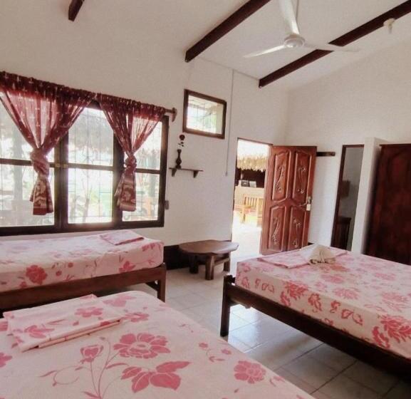 هتل El Curichal Hostel