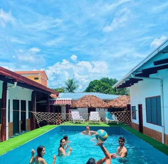 هتل El Curichal Hostel