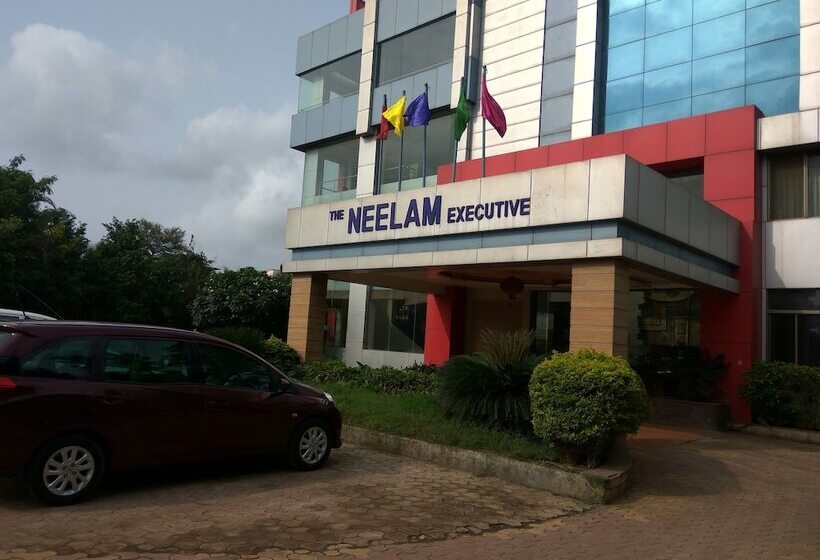 ホテル Neelam Executive