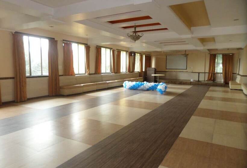 ホテル Neelam Executive