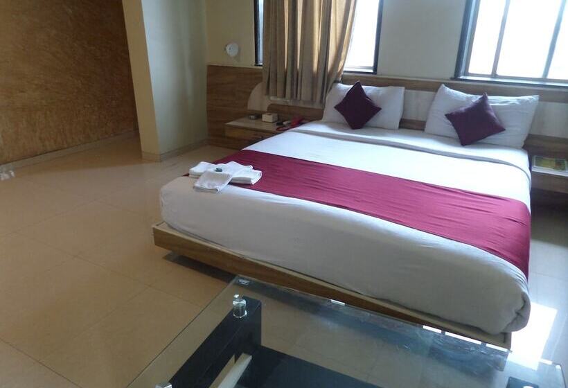ホテル Neelam Executive