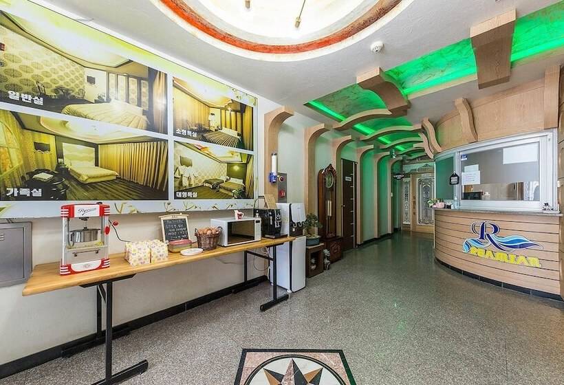 מוטל Boryeong Raemian