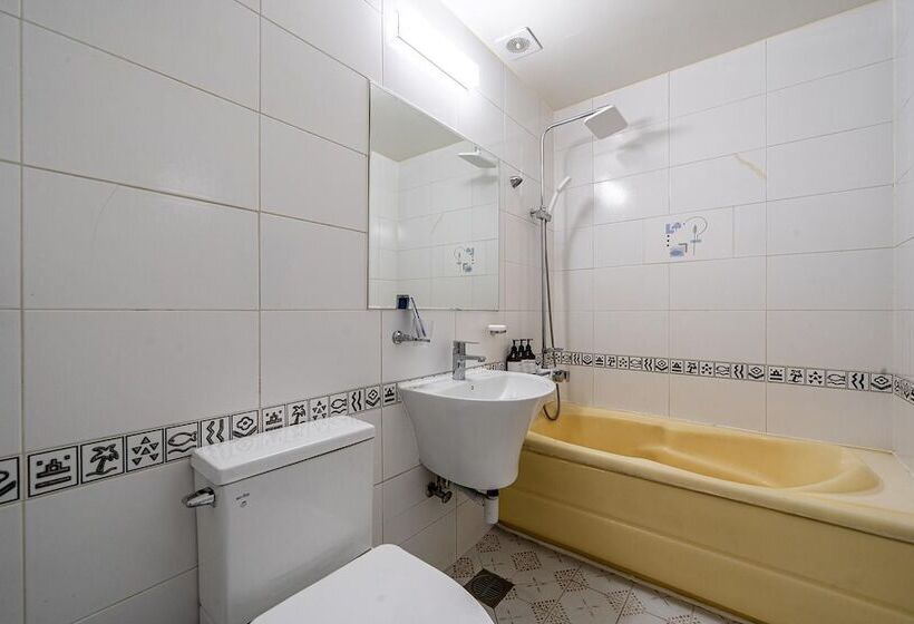 מוטל Boryeong Raemian