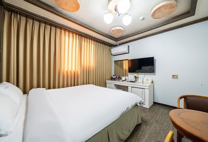 מוטל Boryeong Raemian