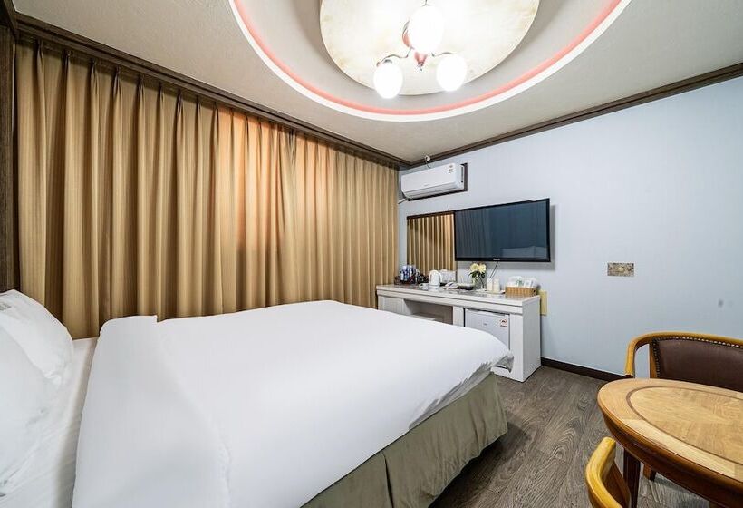 מוטל Boryeong Raemian