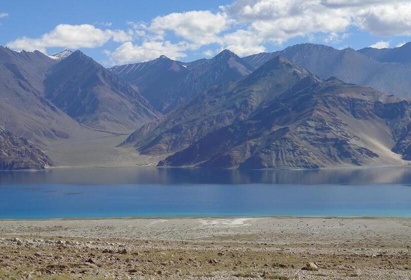 مبيت وإفطار Amchi Homestay Ladakh By Lexstays