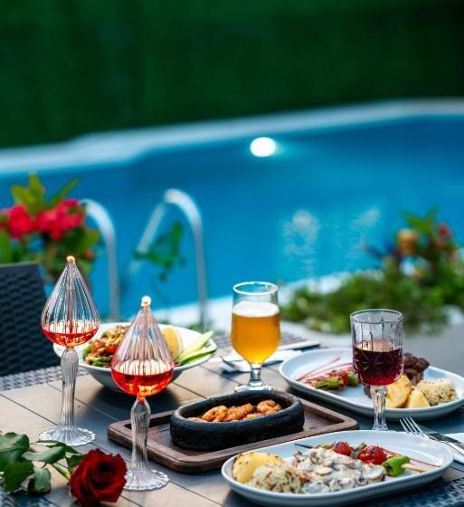 هتل Kemer Royal Beach