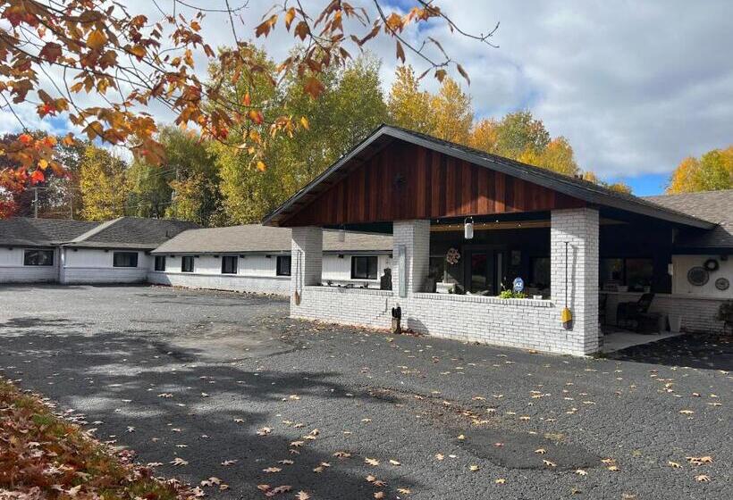 هتل Lakehouse Inn