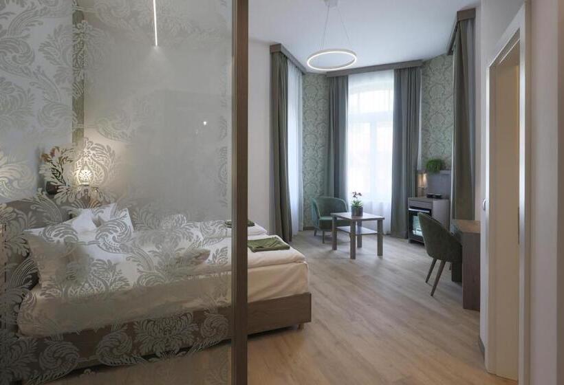 هتل Turul Villa