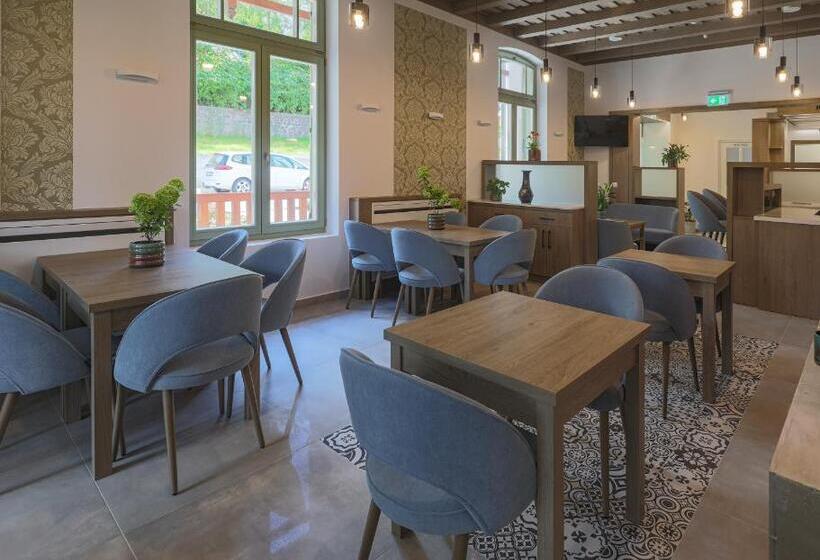 هتل Turul Villa
