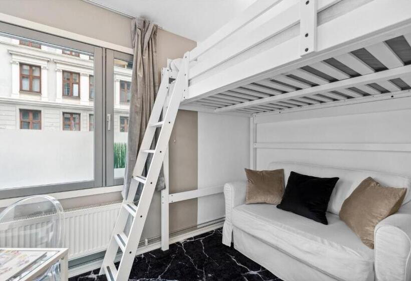 Pensione Happy Days Relaxing Room With Smart Solutions Shared Apartment With One Other Bedroom