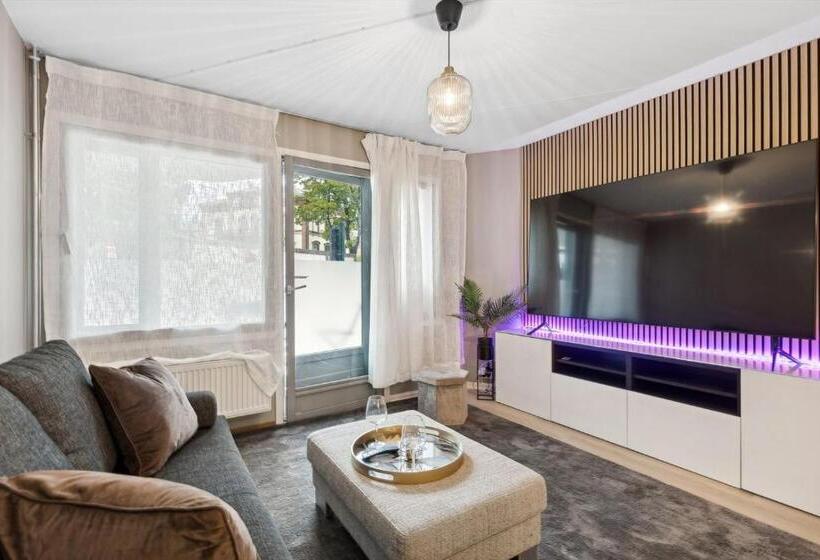 Pensione Happy Days Relaxing Room With Smart Solutions Shared Apartment With One Other Bedroom