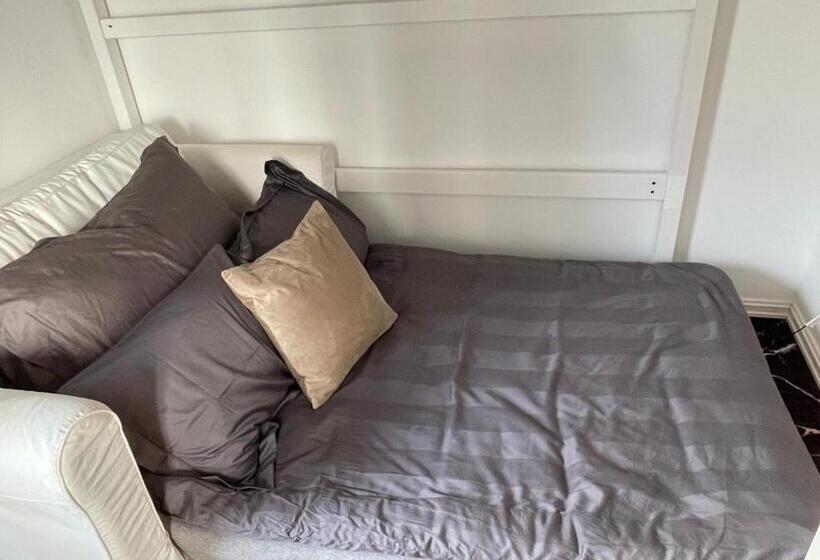 Pensione Happy Days Relaxing Room With Smart Solutions Shared Apartment With One Other Bedroom