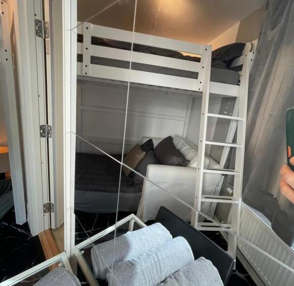 Pensione Happy Days Relaxing Room With Smart Solutions Shared Apartment With One Other Bedroom