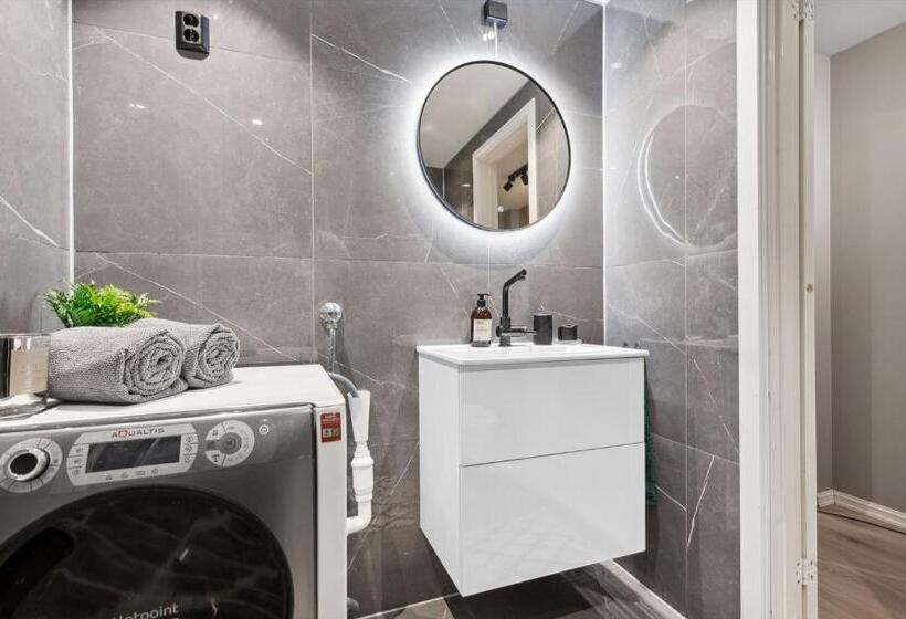 Pensione Happy Days Relaxing Room With Smart Solutions Shared Apartment With One Other Bedroom