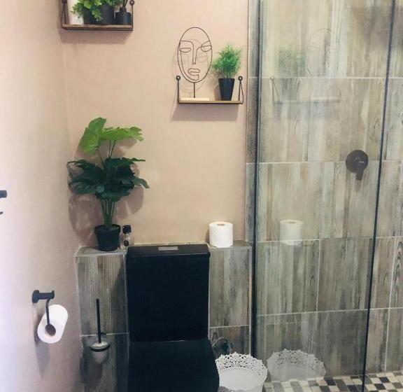 مبيت وإفطار Rugged Rose