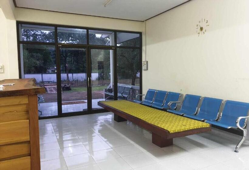 Easy Go Hostel