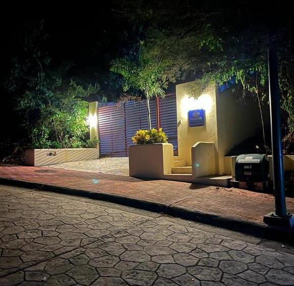 پانسیون Leopolds Village