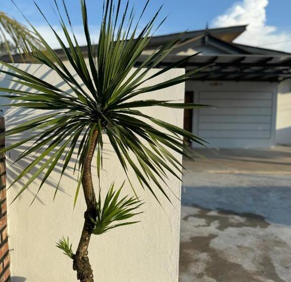 بنسيون Rumah Jambu Manis Netflix,free Wifi, 3 Minutes To Kuala Berang