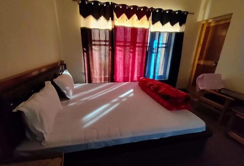 مبيت وإفطار Feroz Homestay Ladakh By Lexstays