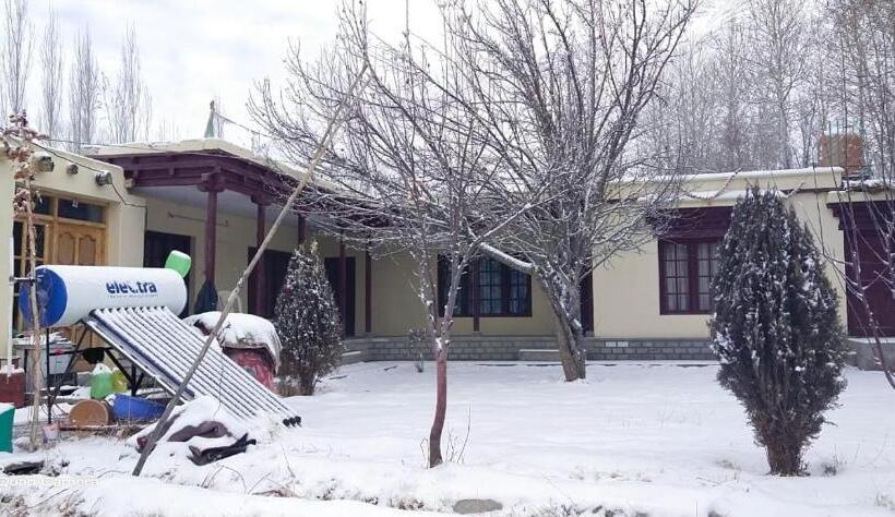 민박 Royal Mount Guest House Ladakh By Lexstays