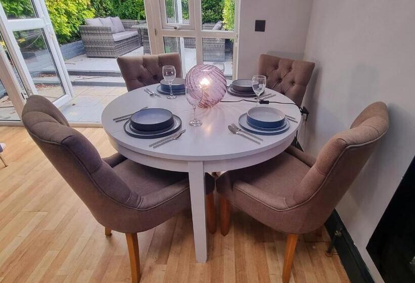 Пансион Big Double Room, 20 Mins To London