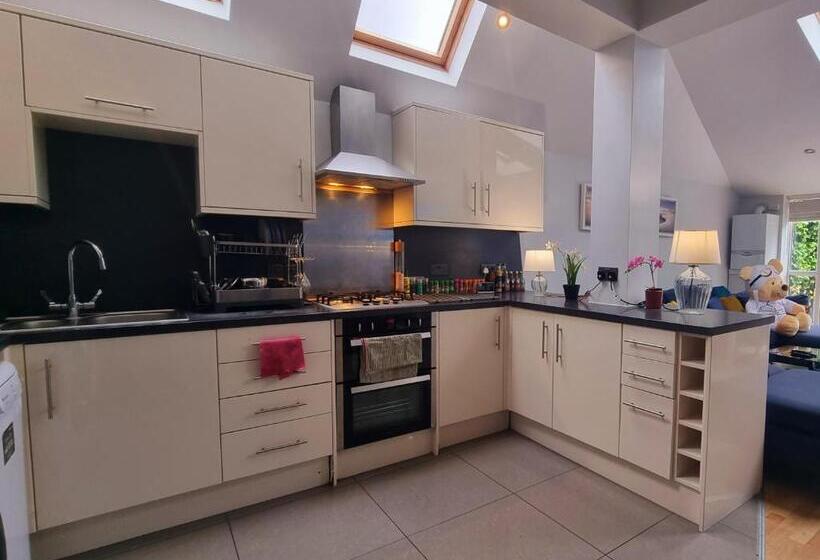 Пансион Big Double Room, 20 Mins To London