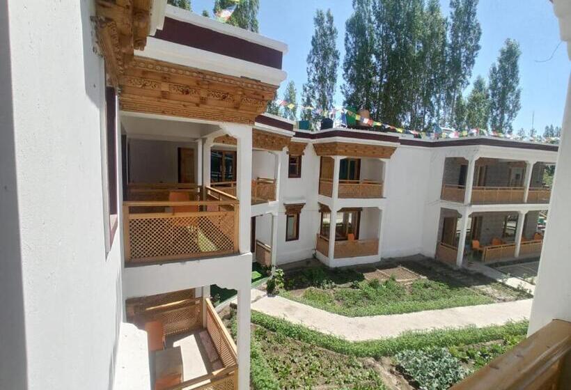 펜션 Losar Guest House Ladakh By Lexstays