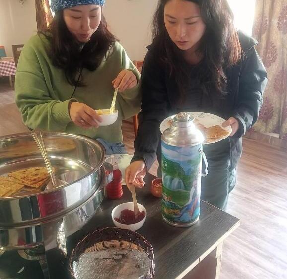 펜션 Losar Guest House Ladakh By Lexstays
