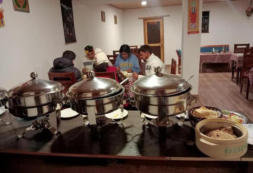 펜션 Losar Guest House Ladakh By Lexstays