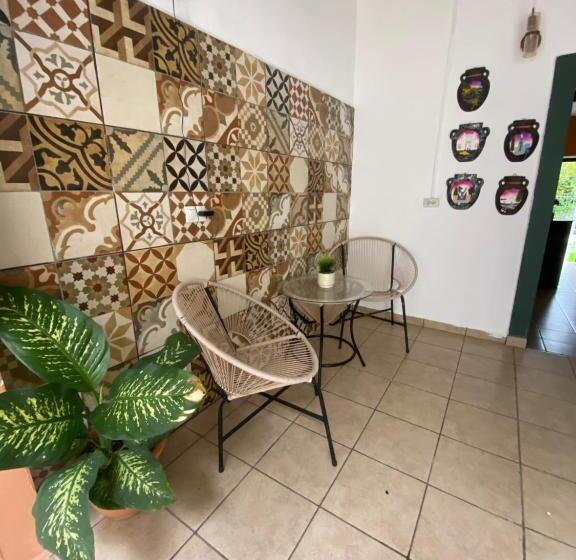 پانسیون Terrazas Guest House Hostal