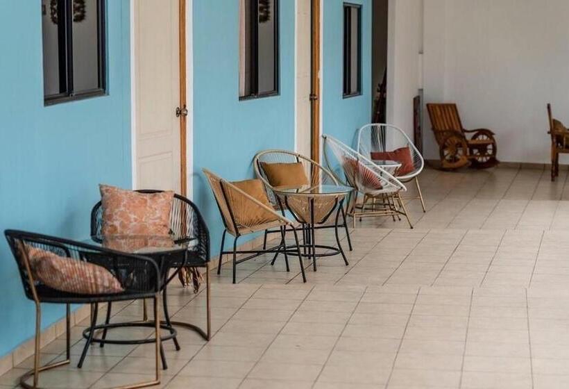 پانسیون Terrazas Guest House Hostal