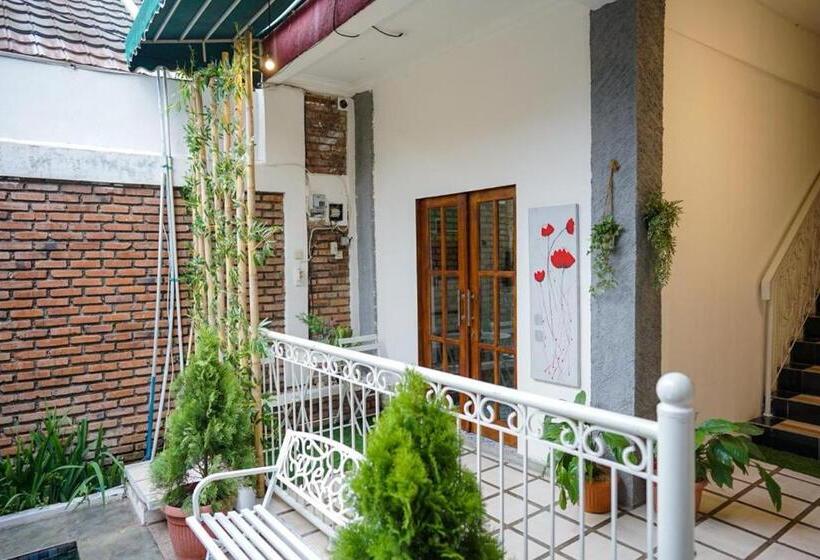 بنسيون Villa Ambarwati