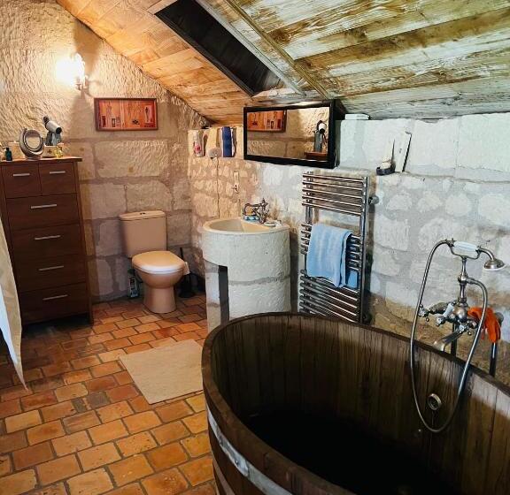 مبيت وإفطار Château De La Thibaudière   Chambre Du Tonneau