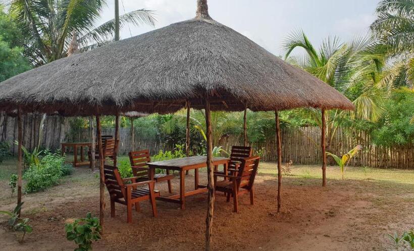 ホテル Uzoma S Lodge