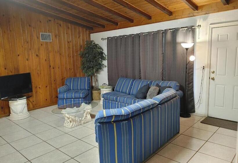 Пансион Aunt Inez Inn