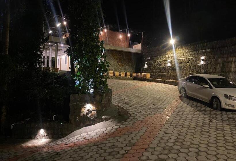 استراحتگاه 100 Oaks Estate