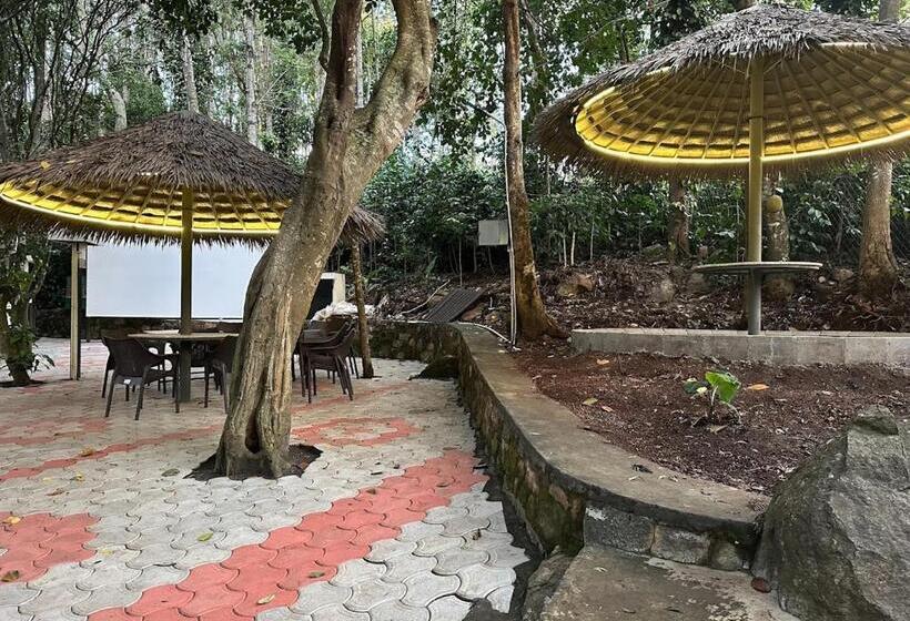 استراحتگاه 100 Oaks Estate