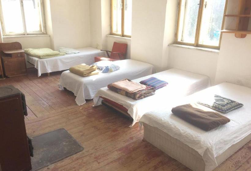 تختخواب و صبحانه Cesta