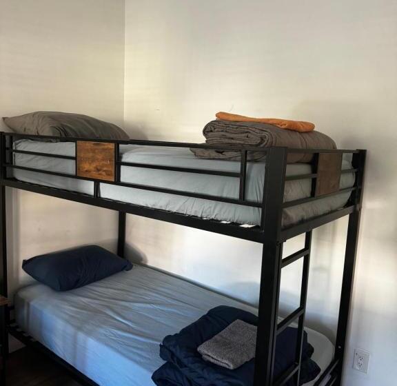 هاستل Green House