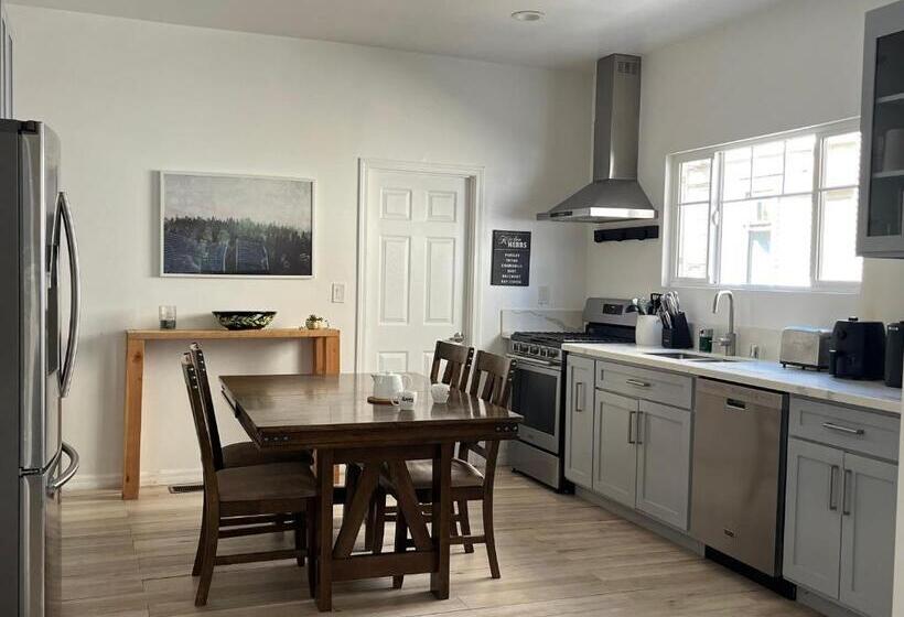 هاستل Green House