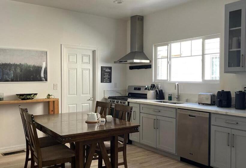 هاستل Green House