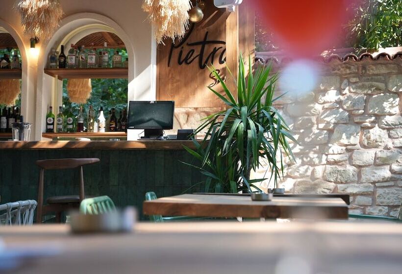 هتل Pietra Social House